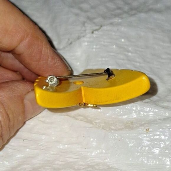Antique Carved Bakelite Moth Butterfly Brooch Pin Yellow Costume Jewelry - Picture 6 of 9